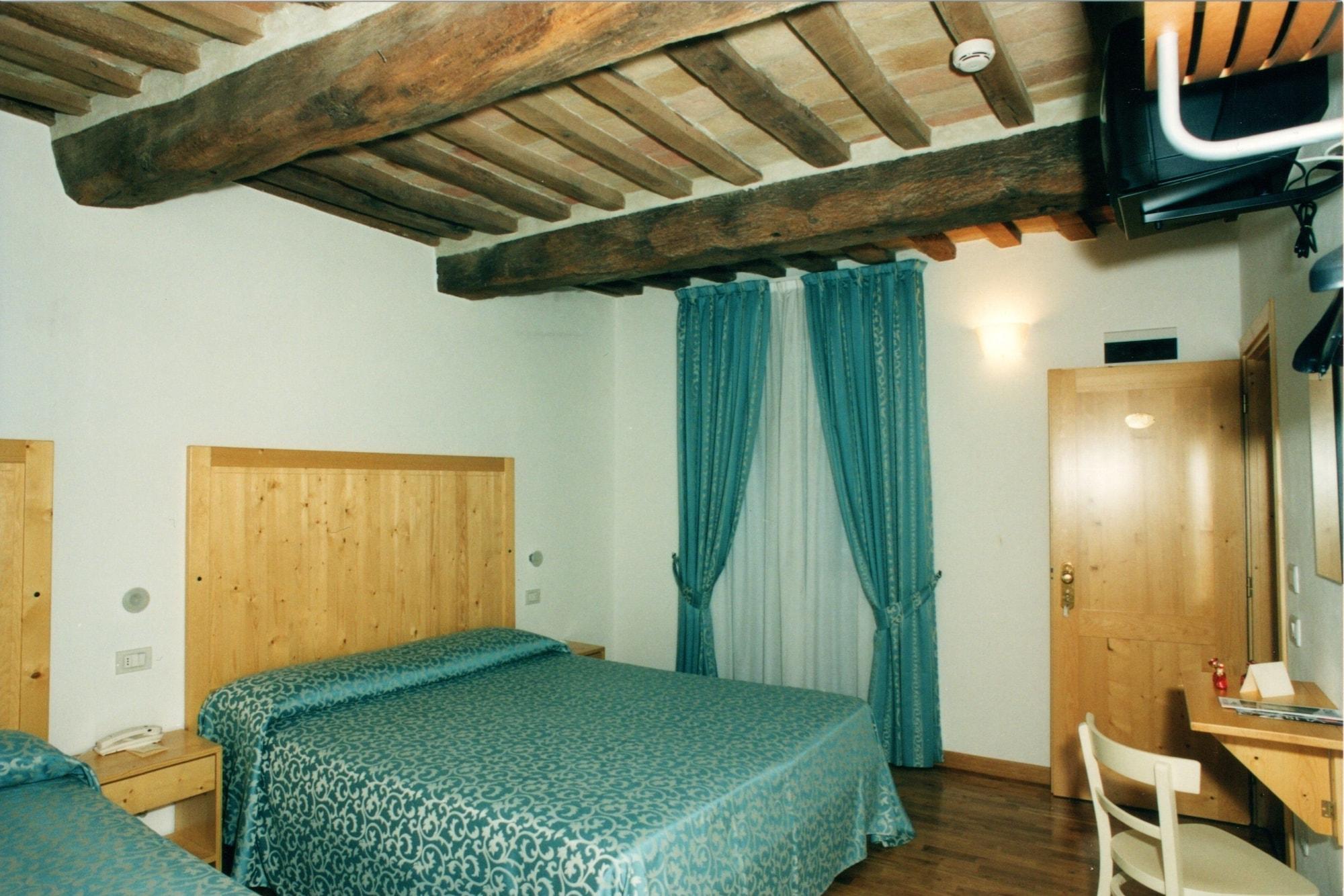 Hotel Tre Ceri Gubbio Extérieur photo