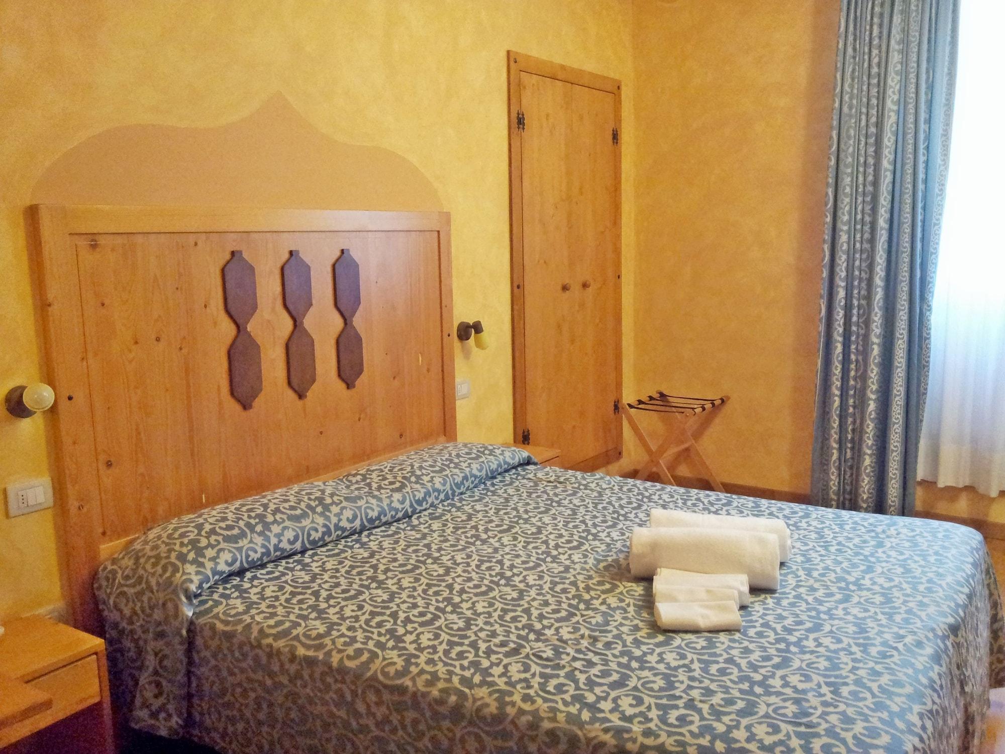 Hotel Tre Ceri Gubbio Extérieur photo