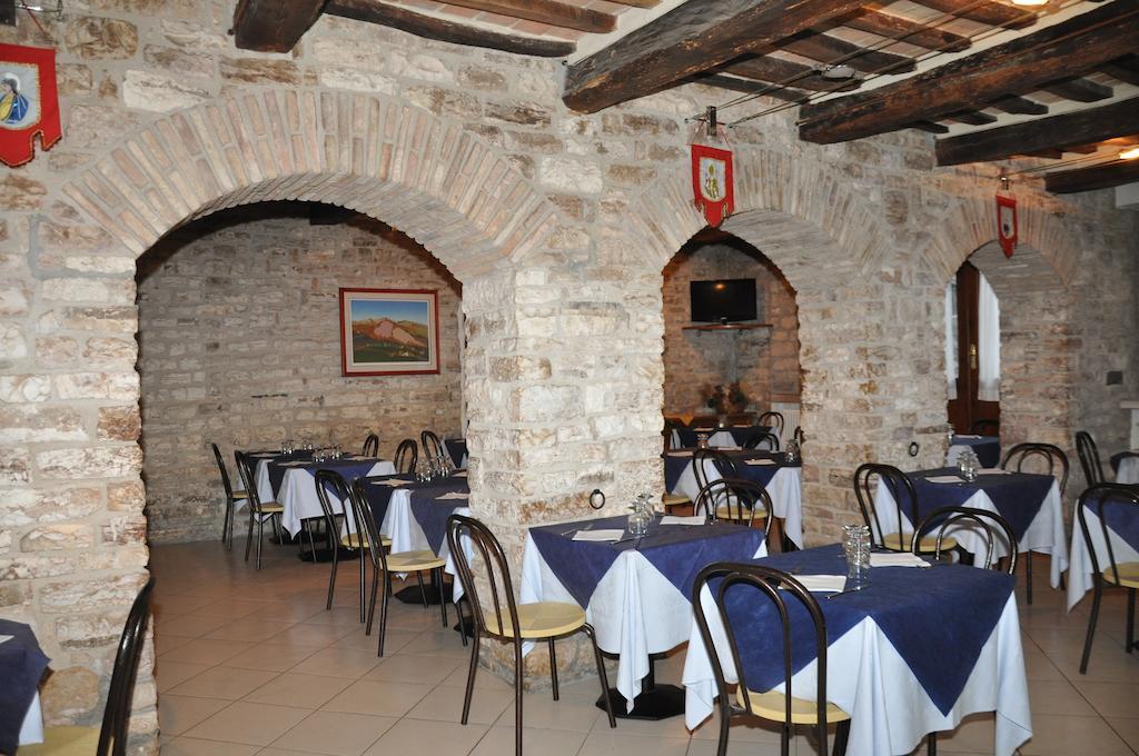 Hotel Tre Ceri Gubbio Extérieur photo
