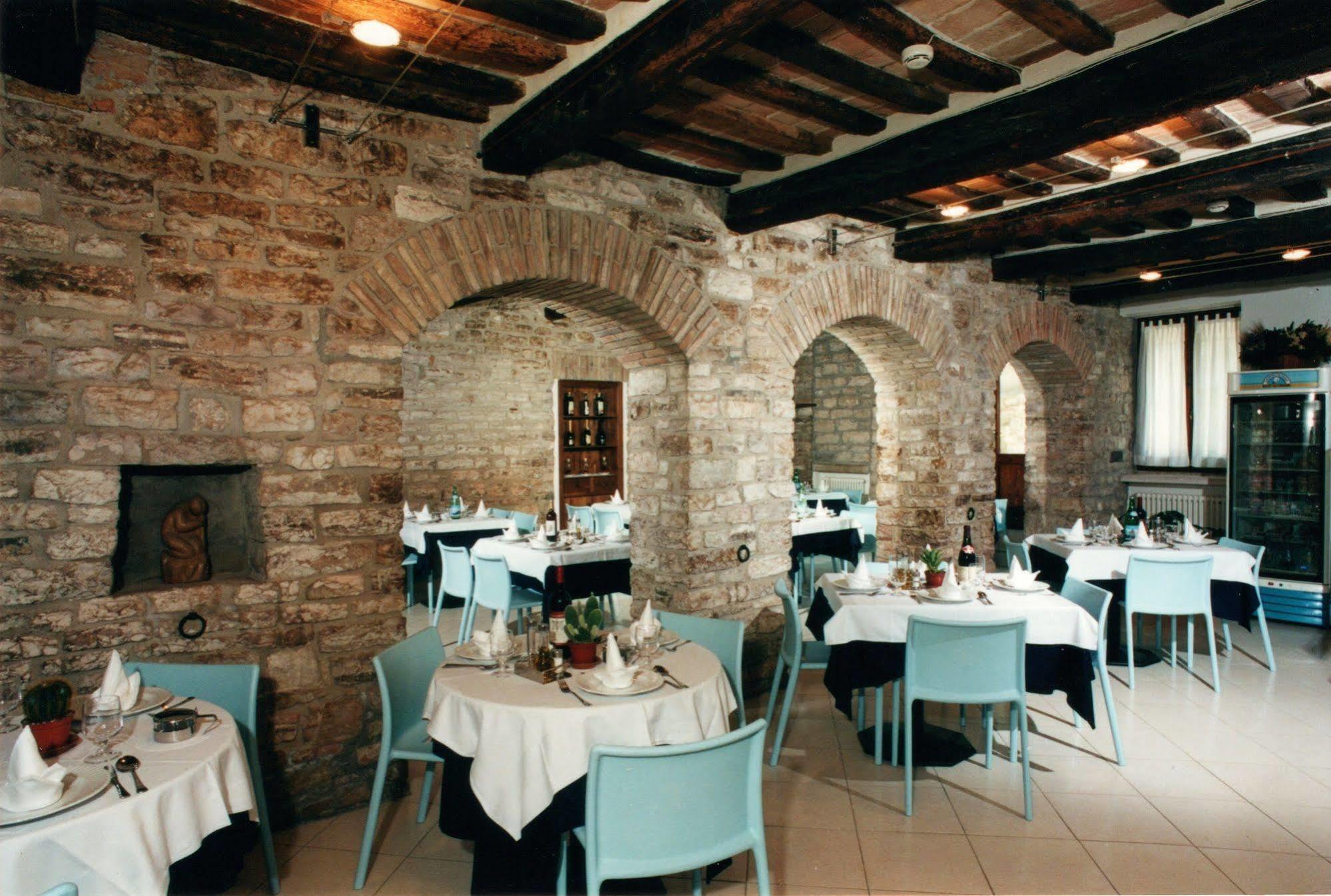 Hotel Tre Ceri Gubbio Extérieur photo